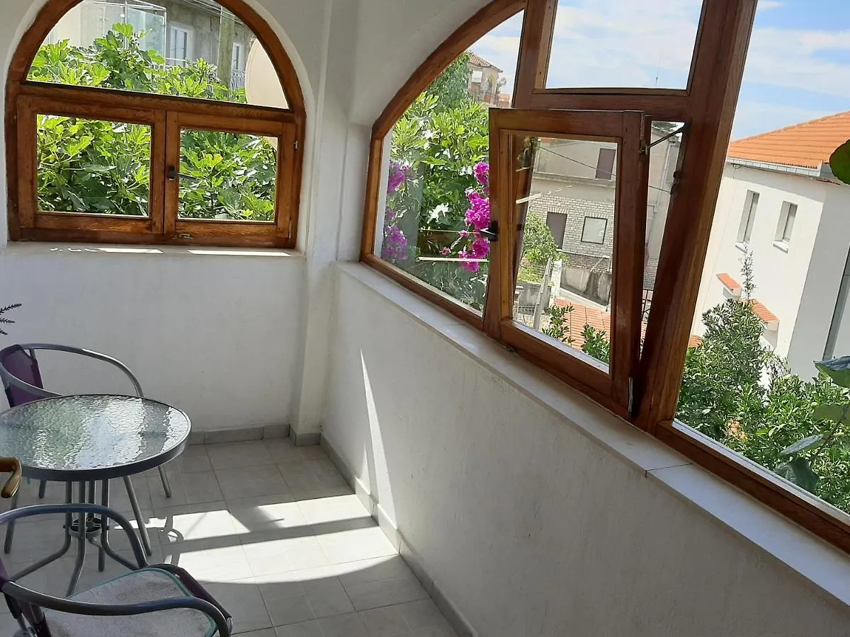 Mlakic Apartments Trogir