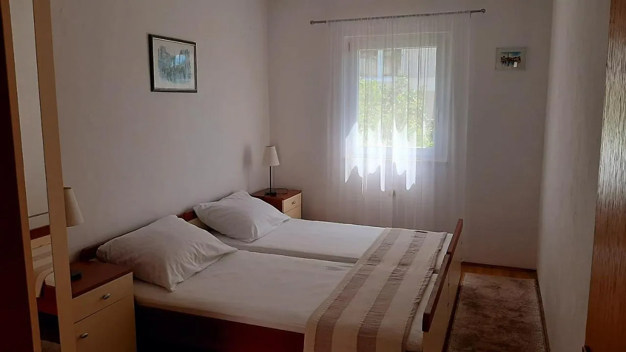 Mlakic Apartments 트로기르